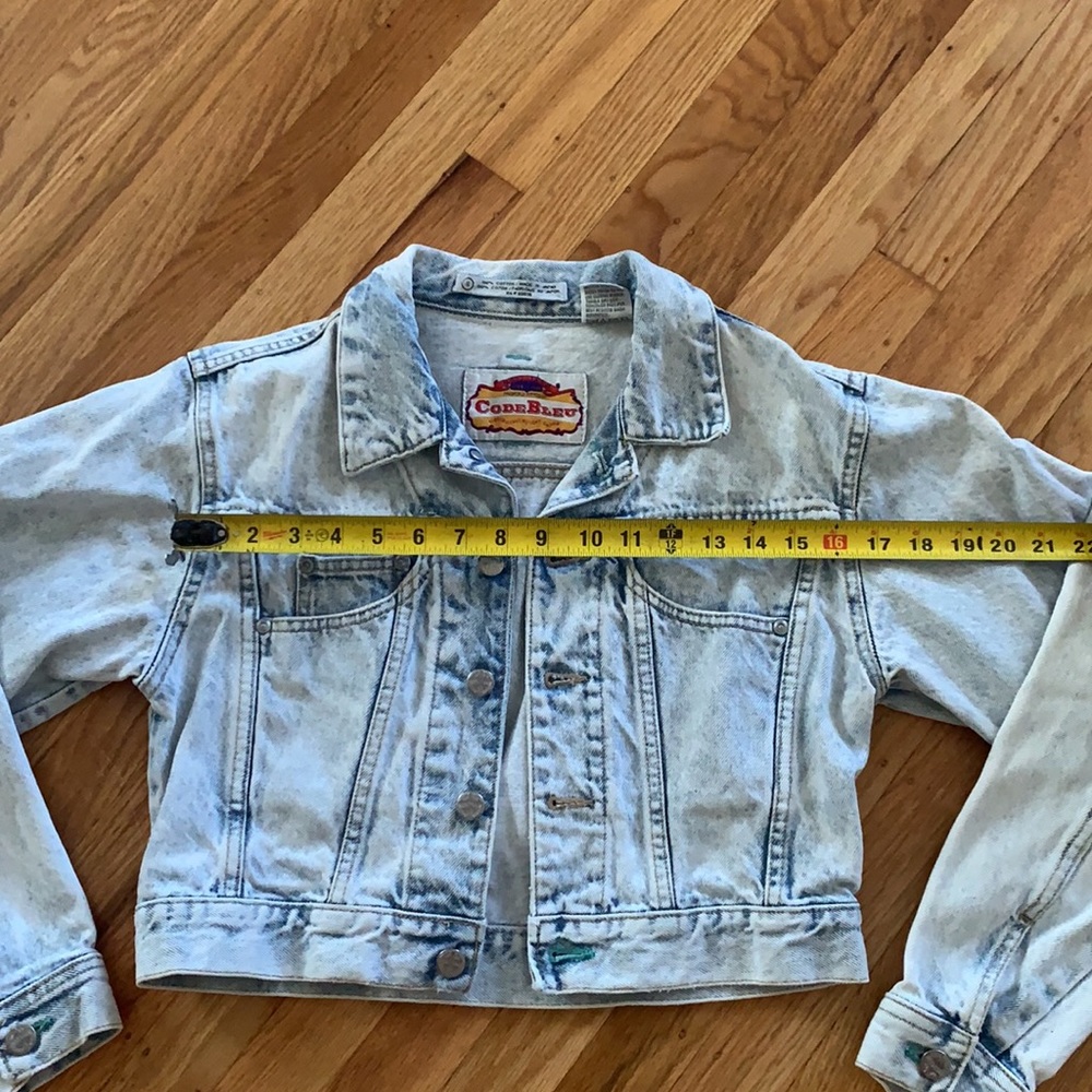Vintage Cropped Denim Jacket - Picture 4 of 11
